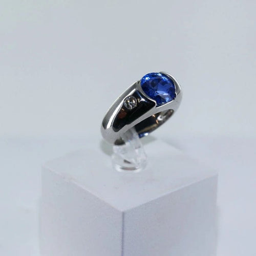 Bague 50 Bague boule en or blanc 18 carats avec saphir et diamants 58 Facettes
