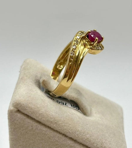Bague 53 Bague entrelacée rubis et diamants en or jaune 18 carats 58 Facettes