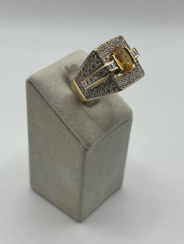 Bague 49 Bague chevalière en or jaune 18 carats, saphir jaune et diamants 58 Facettes