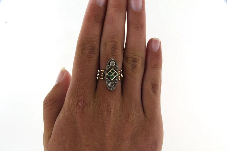 Bague 57 Bague ancienne en or ornée d’émeraudes et diamants 58 Facettes 5508v