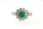 Bague 60 Bague marguerite à émeraude en or gris 18 carats et diamants 58 Facettes 6380j