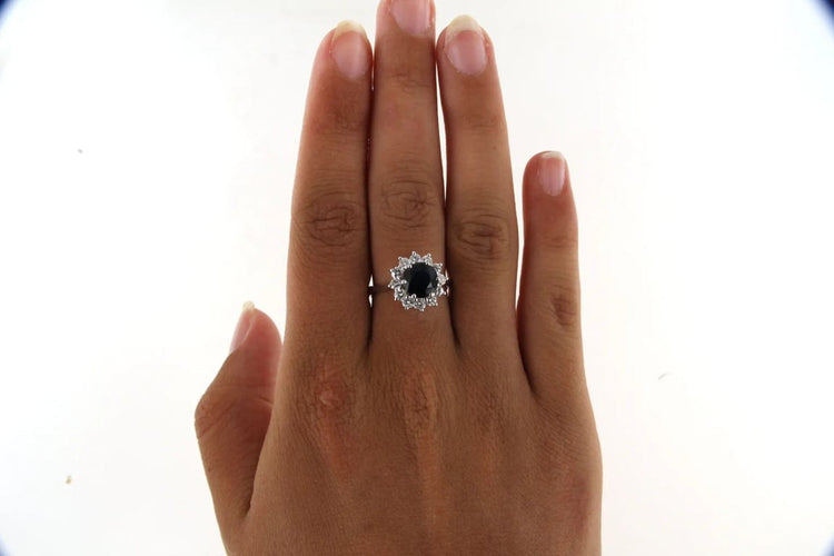 Bague 54 Bague marguerite forme fleur en or gris 18 carats, saphir et diamants 58 Facettes 6395y