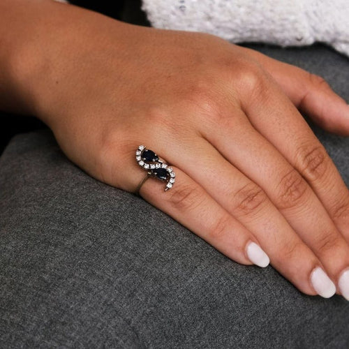 Bague 48 Bague vintage en or gris 18k, saphirs et diamants 58 Facettes LOT 3701