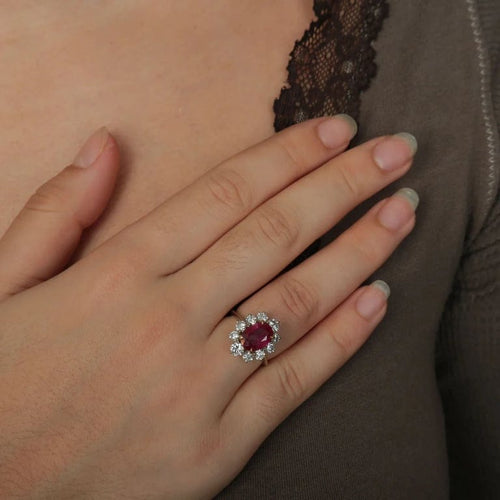 Bague 53 Bague en or blanc 18K avec rubis et diamants 58 Facettes