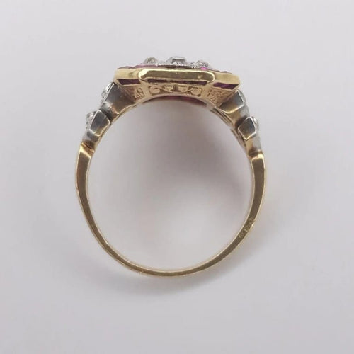 Bague 57 Bague en or jaune 750 et platine, diamants et rubis 58 Facettes