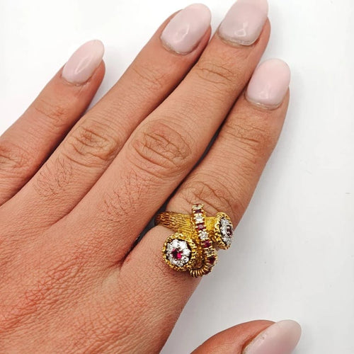 Bague 53 Bague en or jaune 18 carats sertie de rubis et diamants 58 Facettes