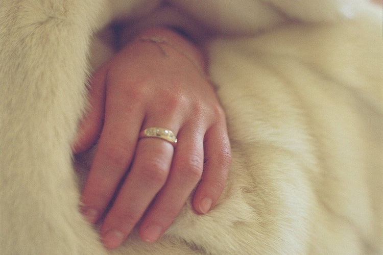 Bague 56 Bague jonc 5 diamants en or jaune 18 carats 58 Facettes