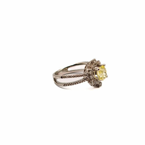 Bague 53 Bague en or blanc 18 carats avec diamant jaune et diamants 58 Facettes 21002069