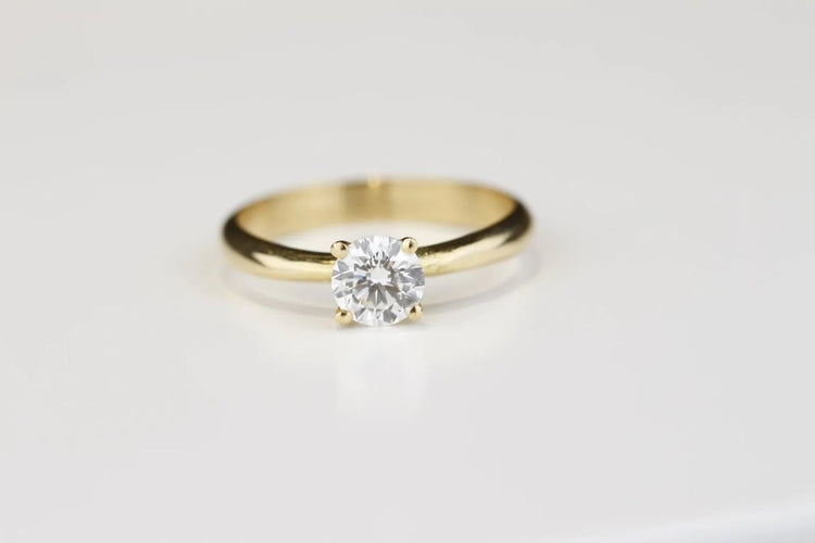 Bague 57 Bague solitaire 4 griffes en or jaune 18K et diamant 0,70 ct 58 Facettes