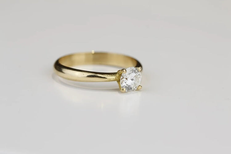 Bague 57 Bague solitaire 4 griffes en or jaune 18K et diamant 0,70 ct 58 Facettes