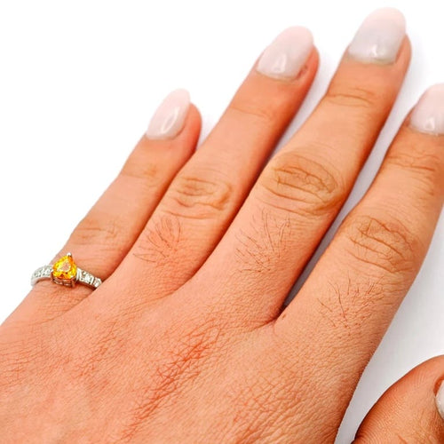 Bague 48 Bague en or blanc 18 carats avec saphir cœur et diamants 58 Facettes 21002267
