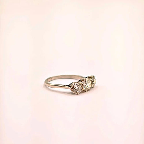 Bague 57 Bague trois pierres en platine avec diamants taille ancienne 58 Facettes 21026706