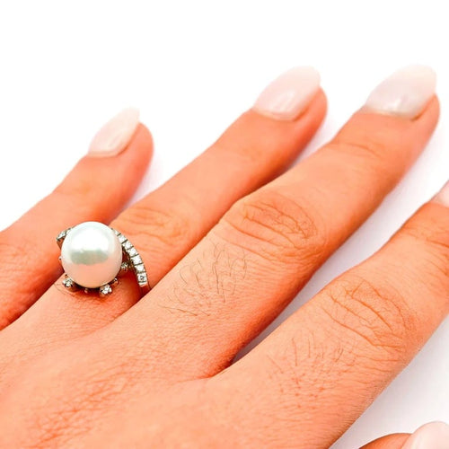 Bague 50 Bague vintage en or blanc 18 carats avec perle de mer et diamants 58 Facettes 21002380