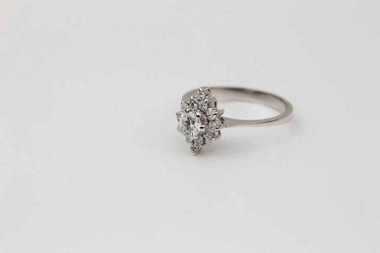 Bague 51 Bague marguerite en or blanc 18 carats et diamants 58 Facettes
