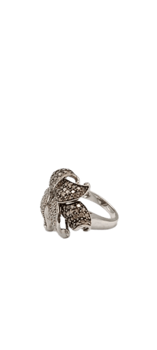 Bague 54 Bague motif floral pavée de diamants en or blanc 14 carats 58 Facettes 21006661