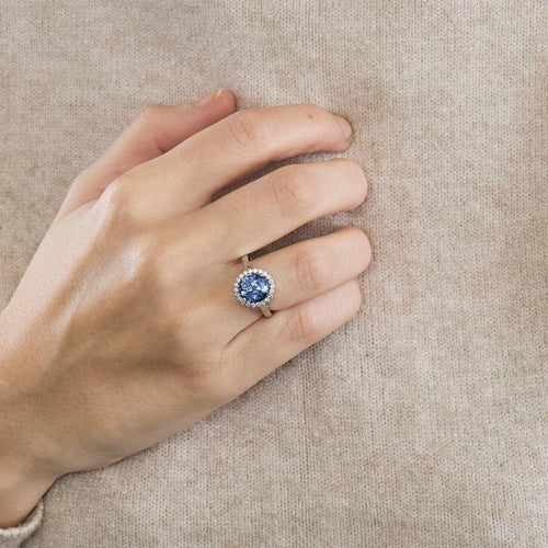 Bague 53 Bague marguerite en or blanc 18K avec saphir de Ceylan 4,09 ct 58 Facettes