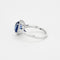 Bague 53 Bague marguerite en or blanc 18K avec saphir de Ceylan 4,09 ct 58 Facettes