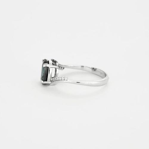 Bague 55 Bague en or blanc 18K avec saphir vert/bleu et diamants 58 Facettes