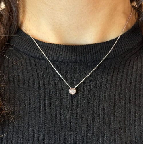 Collier Collier solitaire en or blanc 18k avec diamant 0,15 ct 58 Facettes