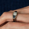 Bague 47.5 Bague chevalière Art déco en or gris 18 carats, diamant et saphirs 58 Facettes