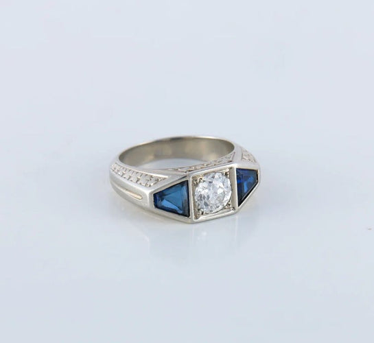 Bague 47.5 Bague chevalière Art déco en or gris 18 carats, diamant et saphirs 58 Facettes