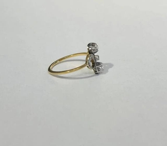 Bague 55 Bague entrelacs pavée de diamants en or jaune et gris 18 carats 58 Facettes