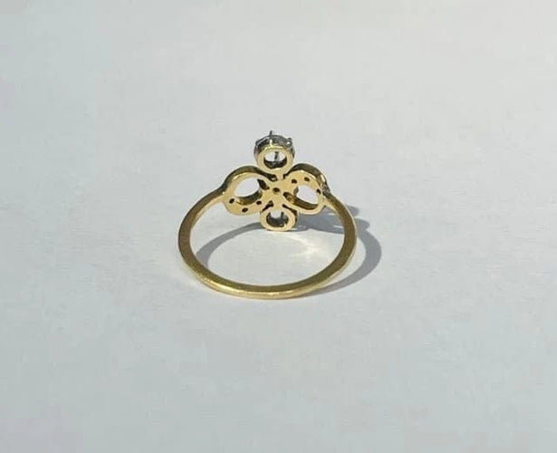 Bague 55 Bague entrelacs pavée de diamants en or jaune et gris 18 carats 58 Facettes