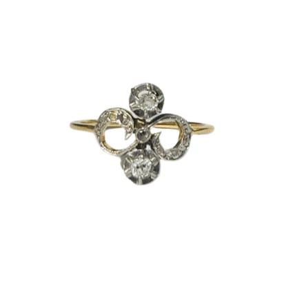 Bague 55 Bague entrelacs pavée de diamants en or jaune et gris 18 carats 58 Facettes