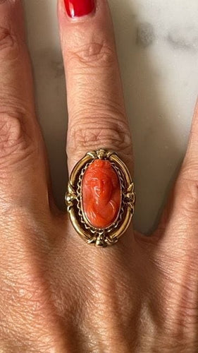 Bague 50 Bague camée corail en or jaune 18 carats 58 Facettes