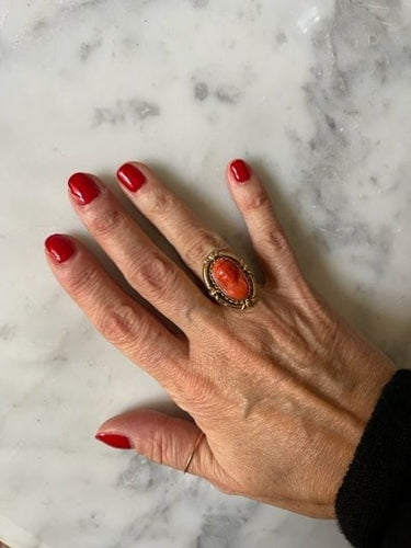 Bague 50 Bague camée corail en or jaune 18 carats 58 Facettes