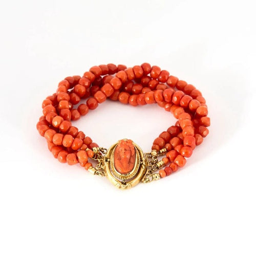 Bracelet Bracelet manchette Napoléon III en or jaune 18 carats et corail 58 Facettes