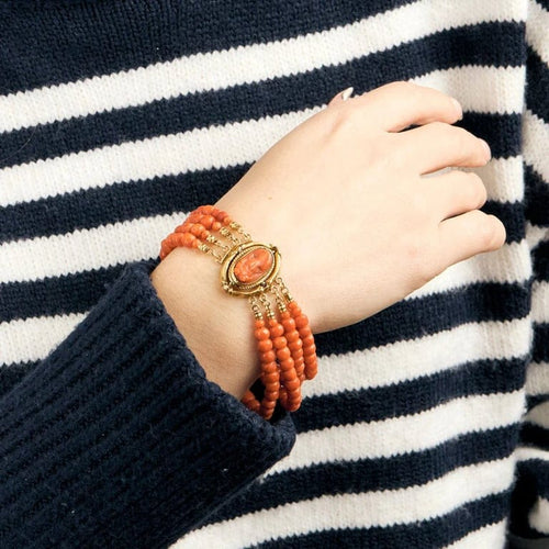Bracelet Bracelet manchette Napoléon III en or jaune 18 carats et corail 58 Facettes
