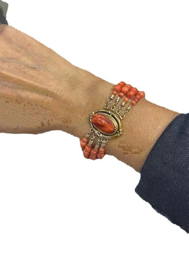 Bracelet Bracelet manchette Napoléon III en or jaune 18 carats et corail 58 Facettes