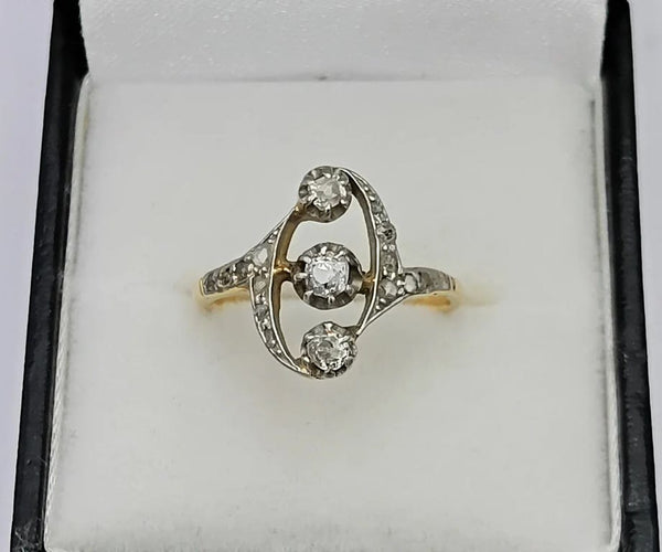 Bague 55 Bague Belle Époque - Trio de diamants en or jaune et platine 58 Facettes