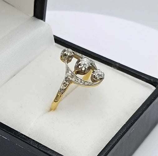 Bague 55 Bague Belle Époque - Trio de diamants en or jaune et platine 58 Facettes