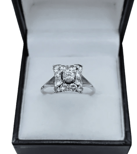 Bague 65 Bague vintage carrée en or gris 18k et diamants 58 Facettes