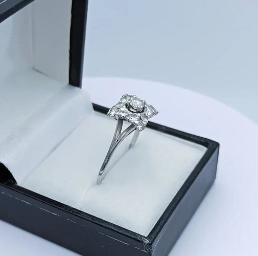 Bague 65 Bague vintage carrée en or gris 18k et diamants 58 Facettes