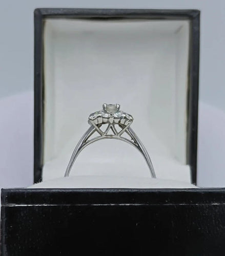 Bague 65 Bague vintage carrée en or gris 18k et diamants 58 Facettes