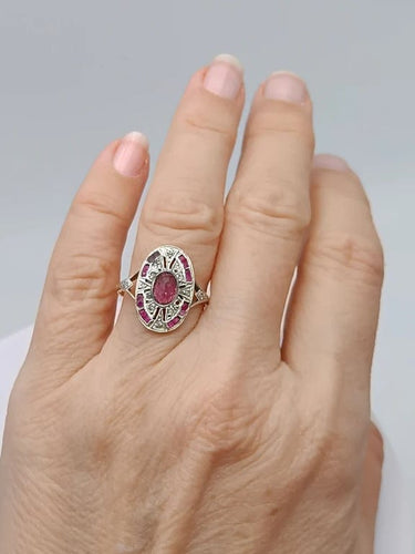 Bague 52 Bague ovale fin XIXe en or jaune 18K rubis et diamants 58 Facettes