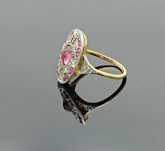 Bague 52 Bague ovale fin XIXe en or jaune 18K rubis et diamants 58 Facettes