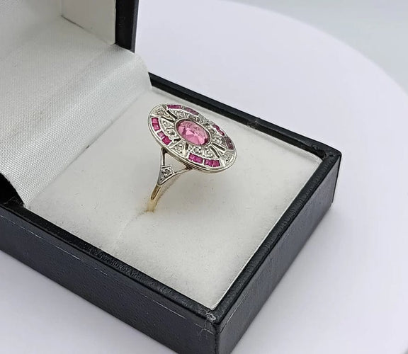 Bague 52 Bague ovale fin XIXe en or jaune 18K rubis et diamants 58 Facettes