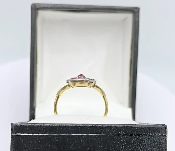 Bague 52 Bague ovale fin XIXe en or jaune 18K rubis et diamants 58 Facettes