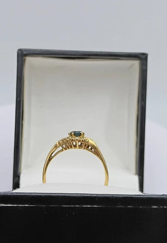 Bague 57 Bague tourbillon en or jaune 18k avec saphir ovale et diamants 58 Facettes