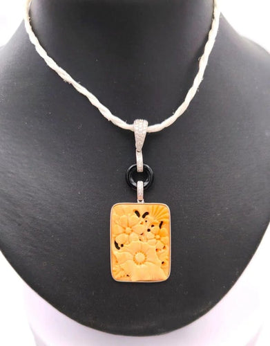 Pendentif Pendentif Art déco en or gris 18K, corail, onyx et diamants 58 Facettes
