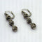 Boucles d'oreilles Dormeuses longues en or gris 18K serties de diamants 58 Facettes