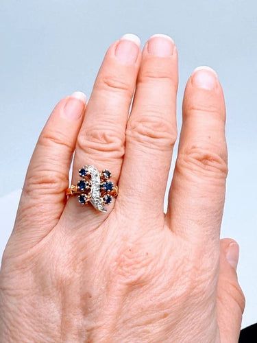Bague 52 Bague rétro cocktail en or jaune 18K et platine, saphirs et diamants 58 Facettes