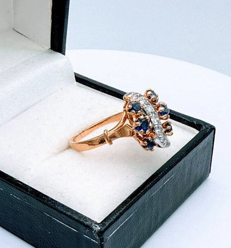 Bague 52 Bague rétro cocktail en or jaune 18K et platine, saphirs et diamants 58 Facettes
