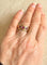 Bague 55 Bague jarretière vintage en or jaune 18k avec rubis et diamants 58 Facettes