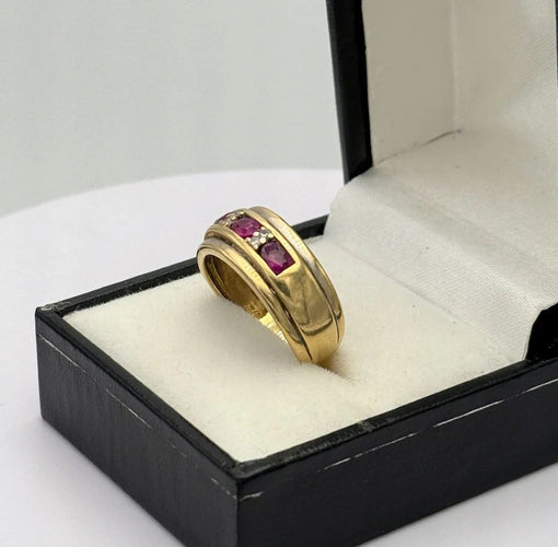 Bague 55 Bague jarretière vintage en or jaune 18k avec rubis et diamants 58 Facettes