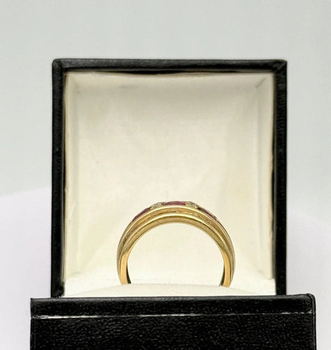 Bague 55 Bague jarretière vintage en or jaune 18k avec rubis et diamants 58 Facettes
